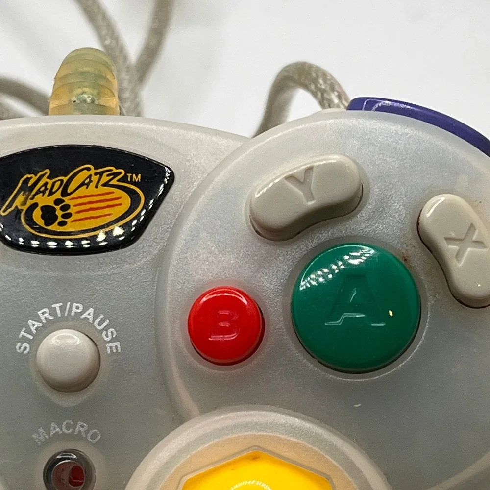 Mad Catz Control Pad Pro GameCube Controller Clear Purple Pre-Owned 5626 Wired